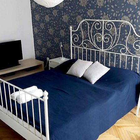 Eozin Apartman Pécs Exterior foto